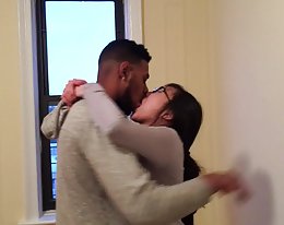 Kuuma brunette ratsastaa iso kalu