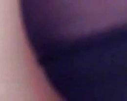 Aasian tyttö hitaasti aivohalvauksia, kunnes hän ottaa hänen huulensa